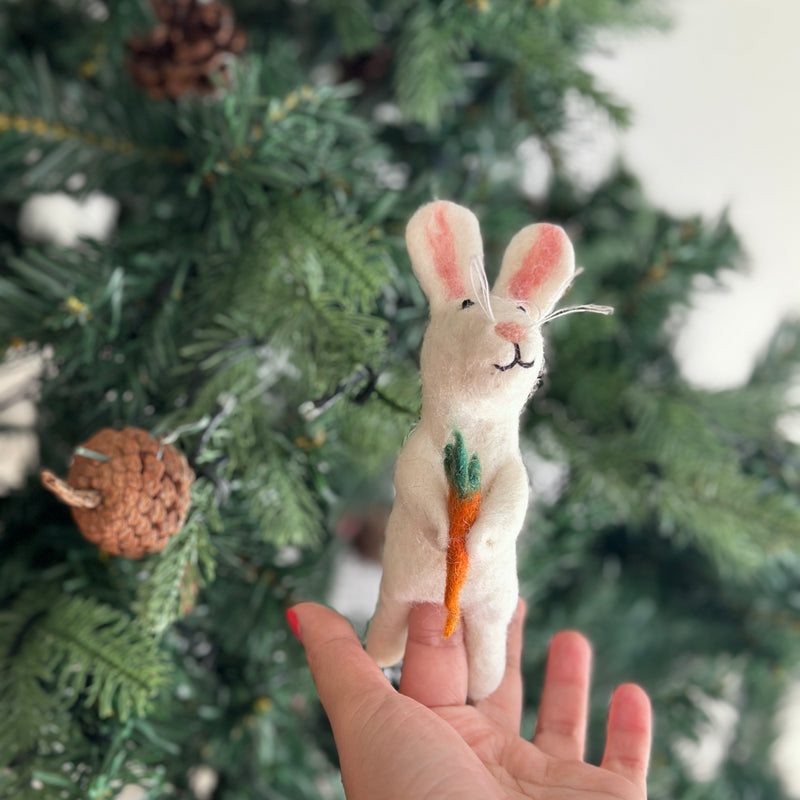 Felt Finger Puppet - Bunny Holding a Carrot