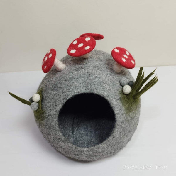 Felt Mushroom Cat Cave