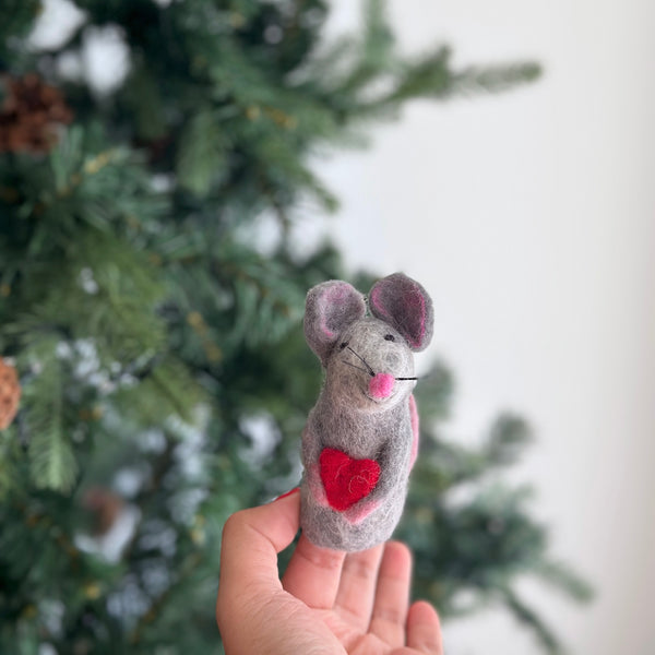 Mouse Holding a Heart Finger Puppet