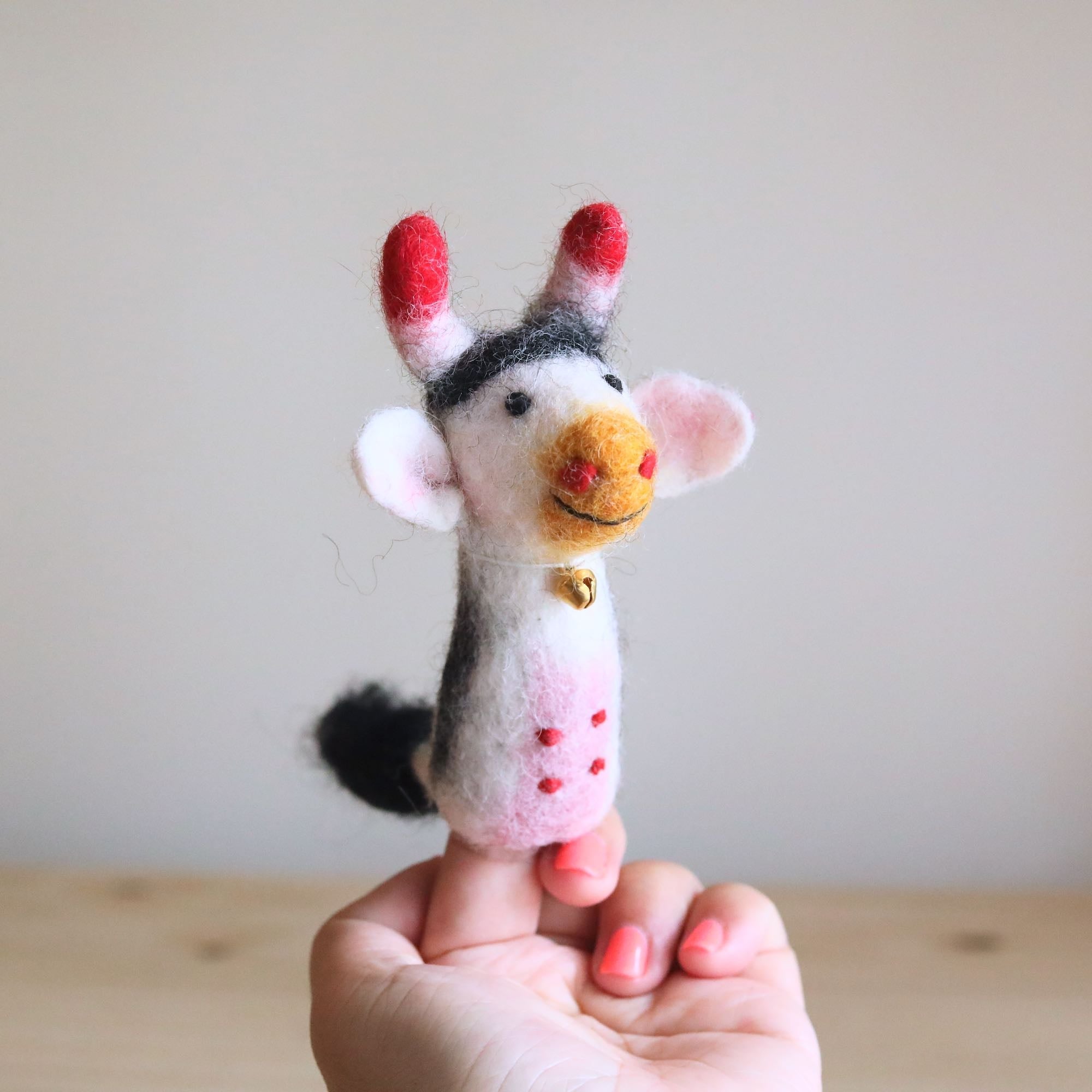 https://ganapaticrafts.com/cdn/shop/files/milk-cow-finger-puppet.jpg?v=1698655238