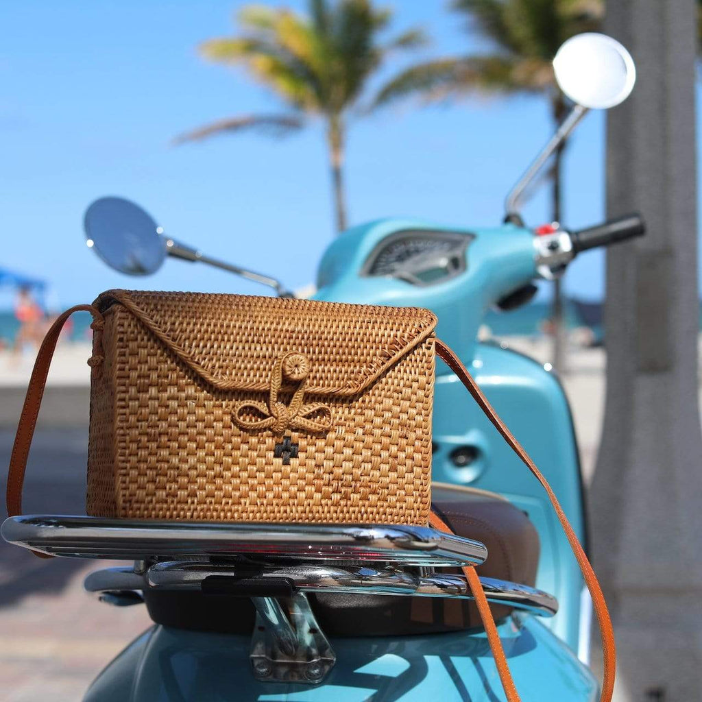 Retro Crossbody Bag, Brown Embossed Crocodile Genuine Leather Postman Bag,  Minimalistic & Timeless Design, Messenger Bag - Etsy