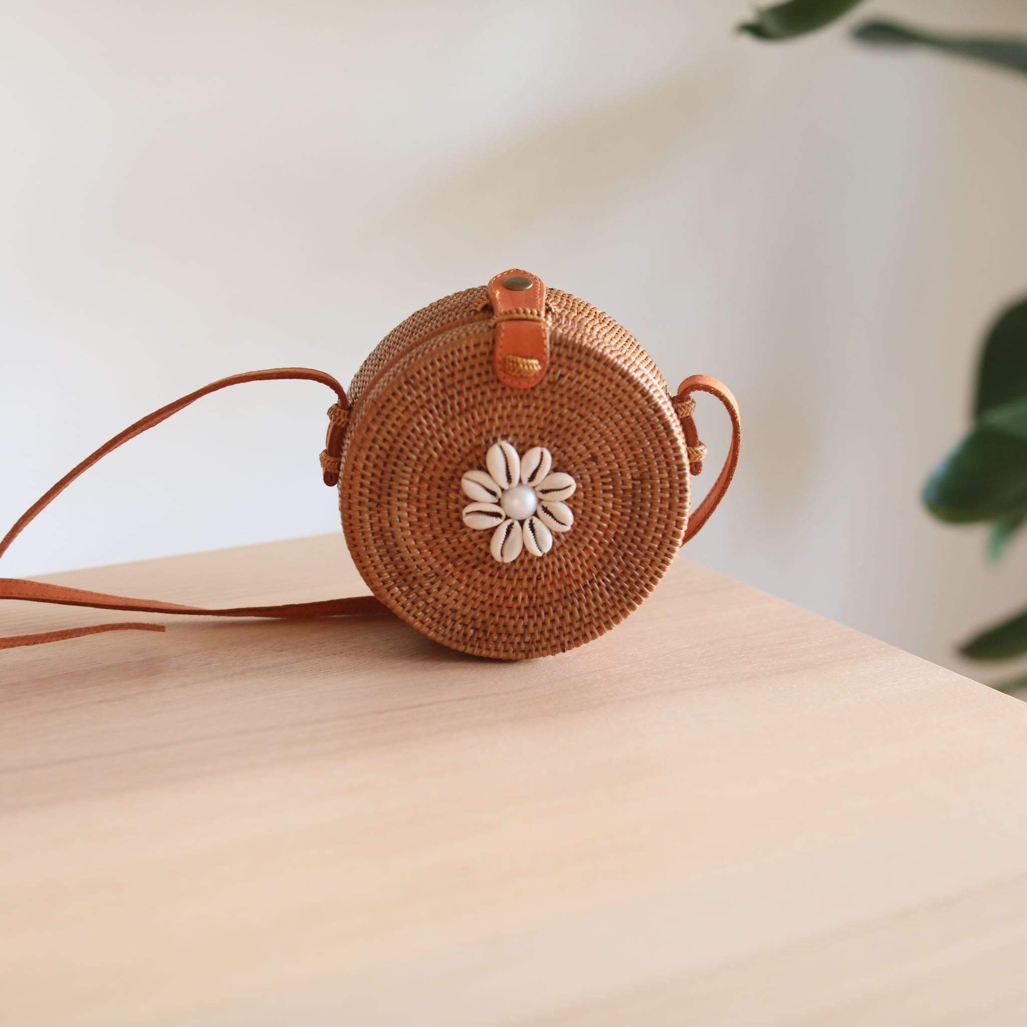 round rattan bag with sea shell decoration – Boho Living Room